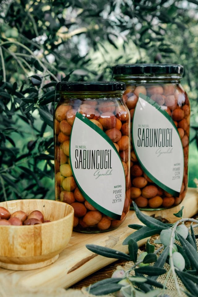 Ayvalık Natürel Pembe Çizik Zeytin 2000 cc
